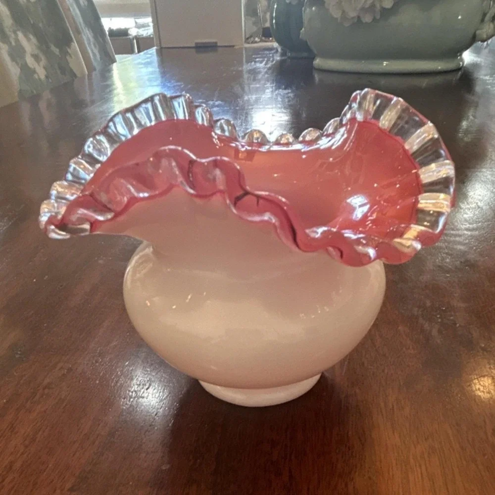Beautiful Fenton Pink White Ruffled Edge Art Glass Vase Glossy Finish